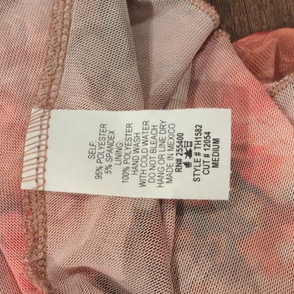 Rebellious Dreamer Blouse, Floral, layered on the bottom, size Medium Junior,New - Picture 7 of 8